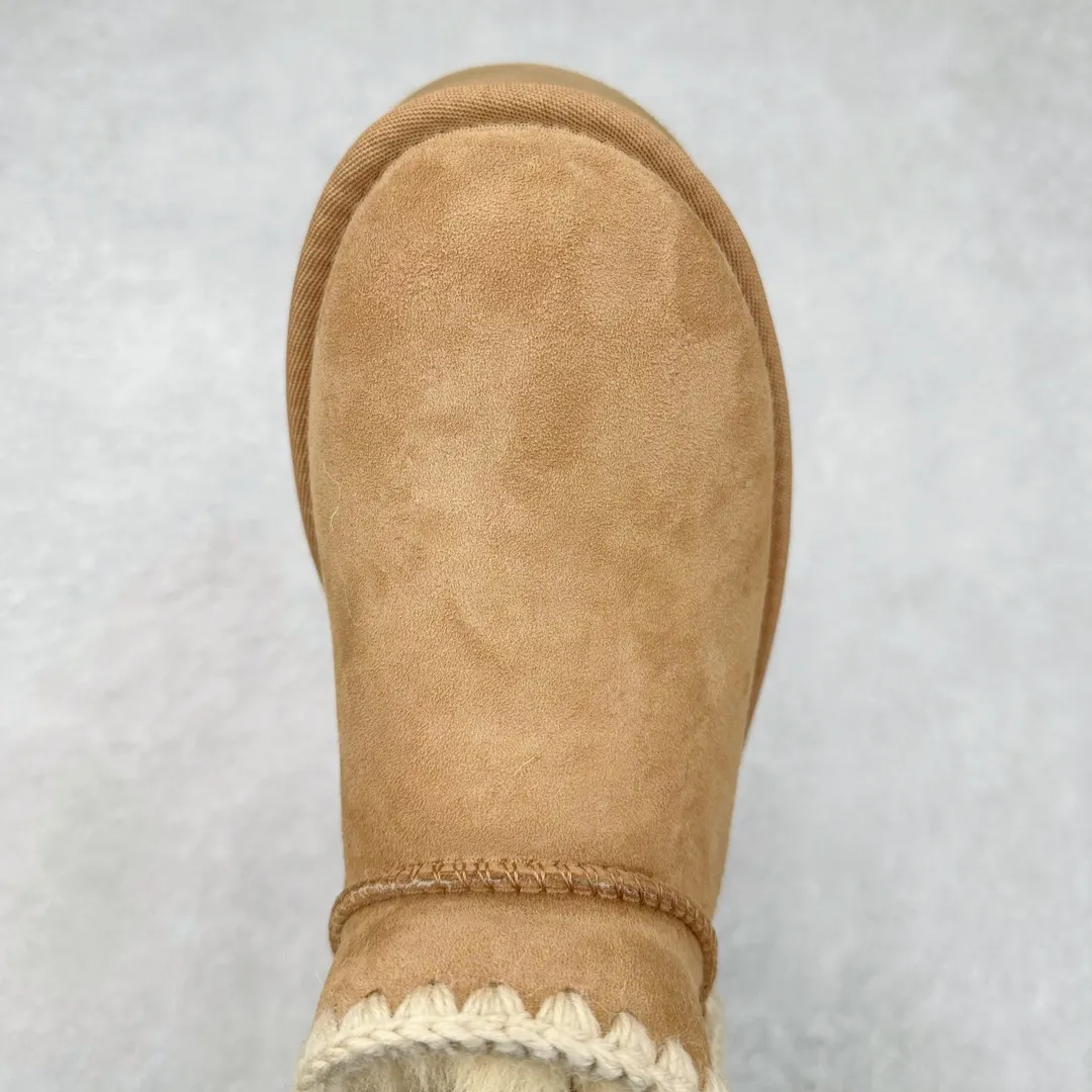 Pick up locally 💰520 UGG 6109G classic wooden buckle autumn and winter sheep fur all-in-one snow boots. All shoes are made from ZP. Longfeng A-grade Australian imported sheep fur all-in-one women's boots. Brand OEM production line. Fully follow the ZP process. Original pattern maker of the OEM. Adhering to the principle of no original shoes and no development selection. Pay attention to every detail. The most authentic version on the market TREADLITE "Light Wing" technology outsole Lightweight/durable/flexible/pile size: 35 36 37 38 39 40 Coding: by2936090